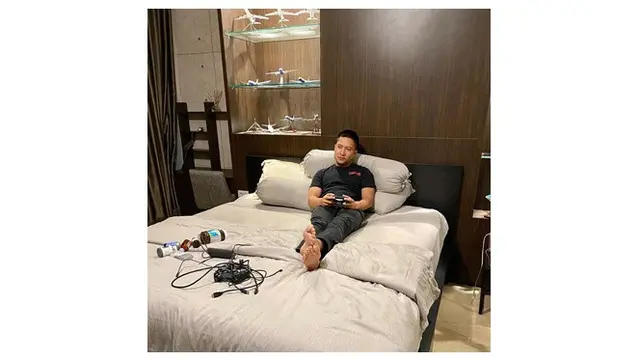 Positif COVID-19, Ini 6 Potret Detri Warmanto Pemain Sinetron Cinta Fitri Isolasi Diri di Rumah