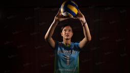 Mutiara terjun ke dunia voli sejak kelas 5 sekolah dasar dengan bermain di klub Bima Putri di kota kelahirannya, Cirebon. (Bola.com/Nicklas Hanoatubun)