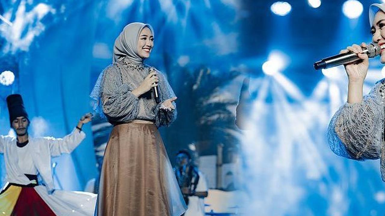 Memberikan Penampilan Terbagi Bagi Para Penonton