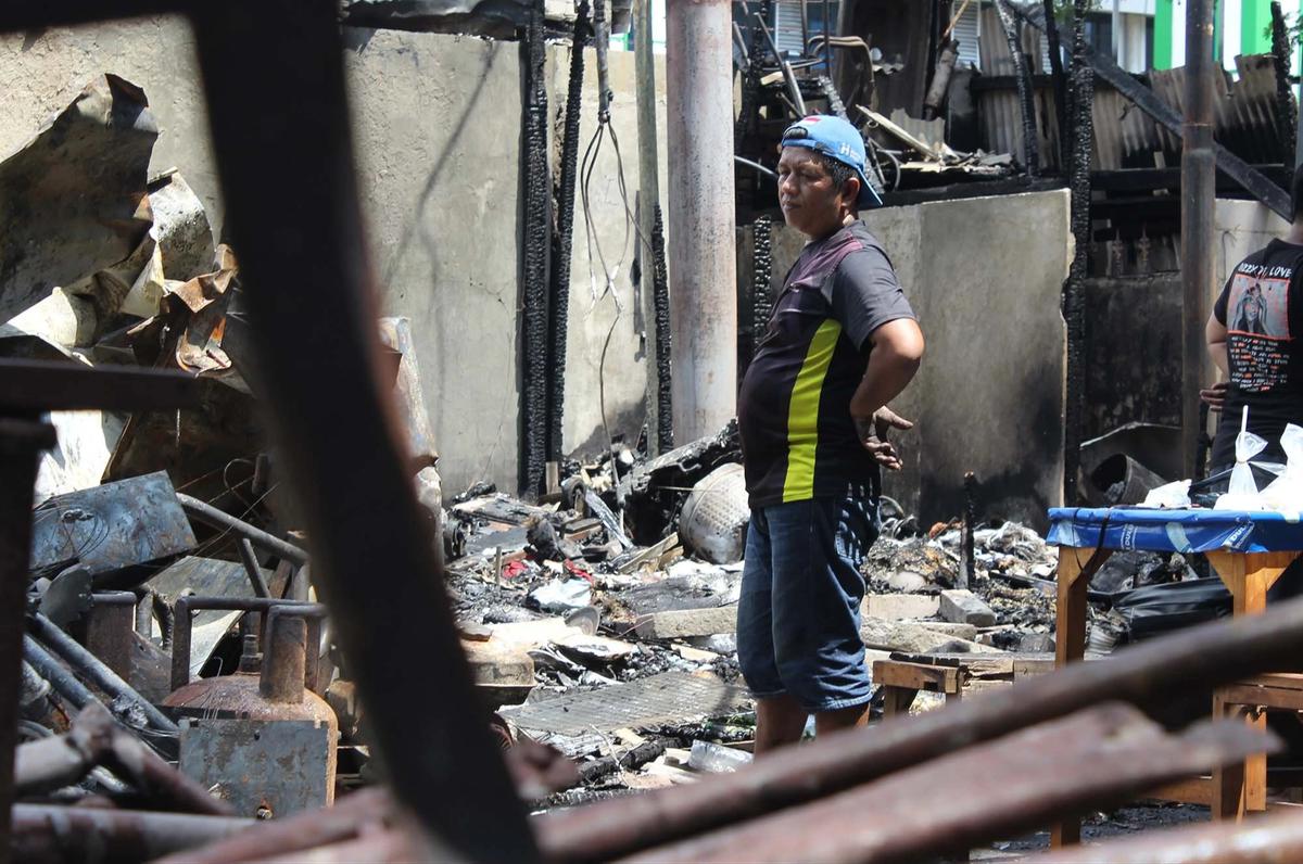 FOTO: Nasib Pedagang Kalibata Usai Sembilan Kios Dibakar Massa