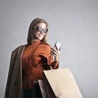 Twitter ungkap 25% konsumen akan tetap belanja online, bahkan setelah toko offline kembali dibuka. (pexels/andreapiacquadio).