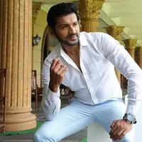 Banyaknya masyarakat yang suka aktor dan aktris India, pihak stasiun mendatangkan artis Bollywood. Tidak hanya sekedar ketemu penggemar, tapi juga mulai berkarier atau menjalani syuting. Yang terbaru Mrunai Jain. (Bambang E. Ros/Bintang.com)