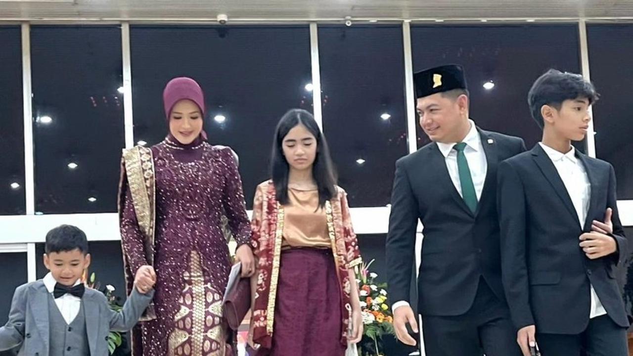 Meskipun pendapatannya bisa bervariasi, Tommy Kurniawan menekankan betapa pentingnya manajemen waktu dalam menjalankan pekerjaannya, dengan waktu kerja sebagai fokus utamanya.<br>
