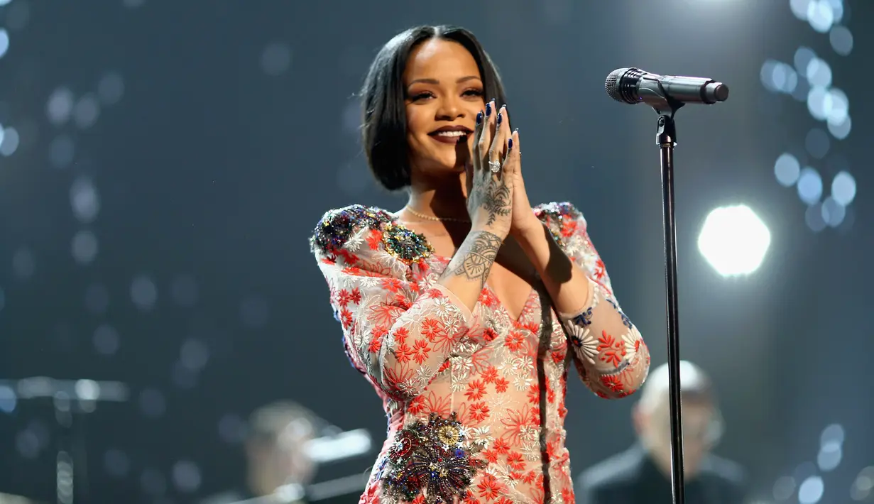 Rihanna dibantu Drake melewati masa sulit dalam hidup (Christopher Polk/Getty Images for NARAS/AFP)