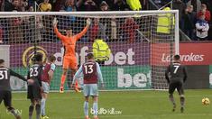 Arsenal menang tipis kala bertamu ke markas Burnley dalam lanjutan Premier League, Minggu (26/11/2017). This video is presented by Ballball.