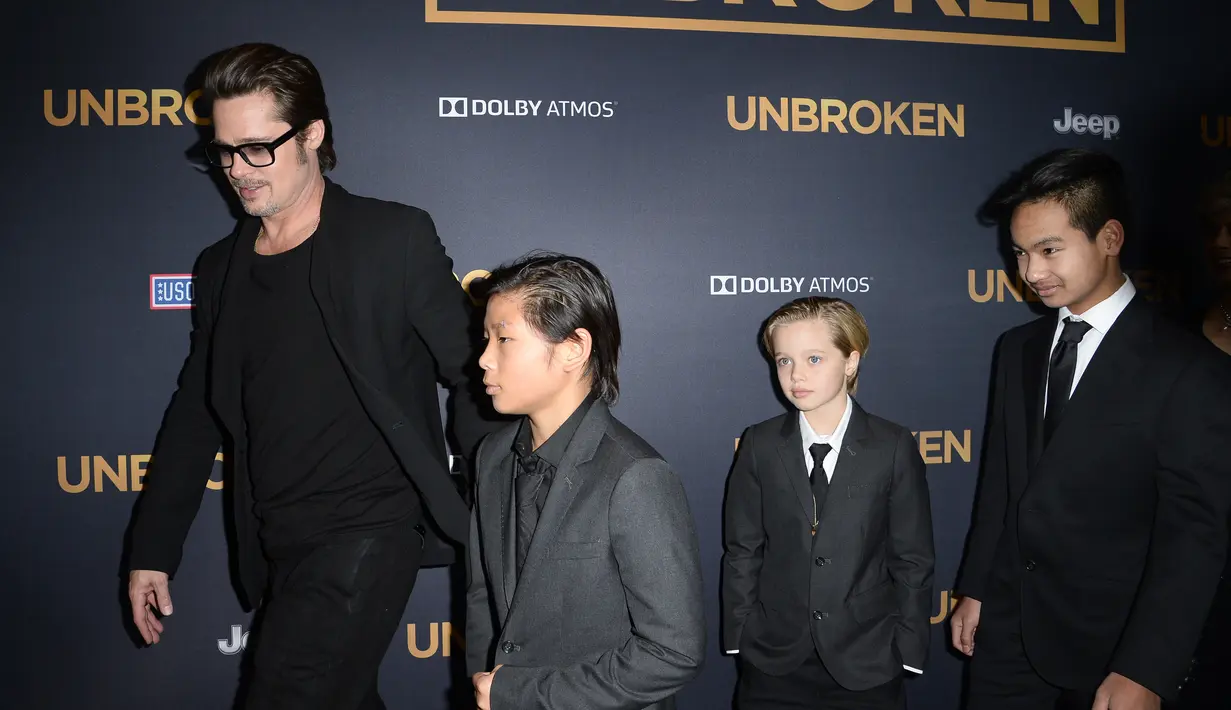 Belum ada keterangan resmi dari pihak Angelina Jolie dan Brad Pitt terkait kabar Maddox dan Pax, namun Gossip Cop menyatakan berita ini tidak benar. Maddox dan Pax tidak sedang terancam dikembalikan ke Negara asalnya. (AFP/Bintang.com)