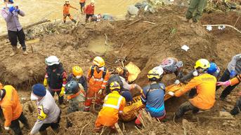 Gempa Cianjur, Tim SAR Temukan Jasad Ayah Peluk Putrinya yang Tertimbun Longsor