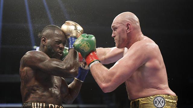 Pelatih Lempar Handuk Putih Tyson Fury Menang Tko Atas Deontay Wilder Bola Liputan6 Com