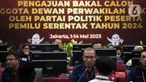 Ketua Komisi Pemilihan Umum (KPU) Republik Indonesia, Hasyim Asy'ari saat menerima pendaftaran Bakal Calon Legislatif (Bacaleg) dari Partai Bulan Bintang (PBB) di Gedung KPU RI, Jakarta, Sabtu (13/5/2023). (Liputan6.com/Helmi Fithriansyah)