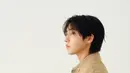 Dalam rangkaian foto yang dirilis, HAN tampil dengan gaya khas Tod’s yang mengedepankan kemewahan subtil dan keanggunan tanpa berlebihan. [Dok/Tod’s].