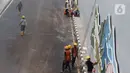 Pekerja menyelesaikan proyek pembangunan Underpass Jalan Dewi Sartika di Depok, Jawa Barat, Selasa (3/1/2023). Proyek yang menghabiskan anggaran sebesar sebesar Rp 108,6 miliar ini diharapkan menjadi solusi dalam mengatasi kemacetan yang kerap terjadi di Jalan Dewi Sartika ke arah Jalan Margonda Raya. (Liputan6.com/Herman Zakharia)