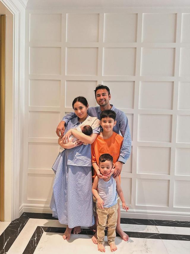 Keluarga Raffi Ahmad dan Nagita Slavina Diduga Adopsi Anak Perempuan, Perhatian Rafathar dan Rayyanza Tuai Sorotan