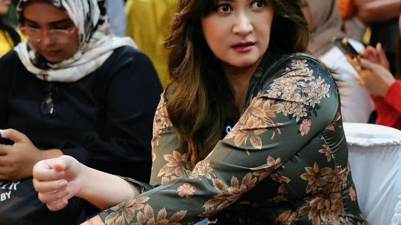 7 Model Kebaya Jawa Modern Ala Nafa Urbach, Bisa Dipakai di Segala Acara