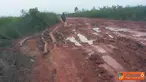 Citizen6, Palembang: Kondisi jalan penghubung antara Kecamatan Kayuagung dan Kecamatan Pedamaran Timur, Kabupaten Ogan Komering Ilir sangat memprihatinkan. Setiap kali setelah hujan, jalan menjadi rusak. (Pengirim: Ahmad Fadli)