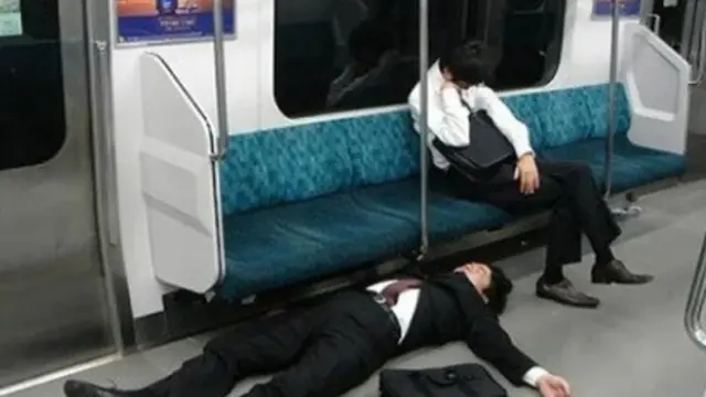 Potret Kocak Orang Tidur di Sembarang Tempat, Posenya Bikin Ngakak