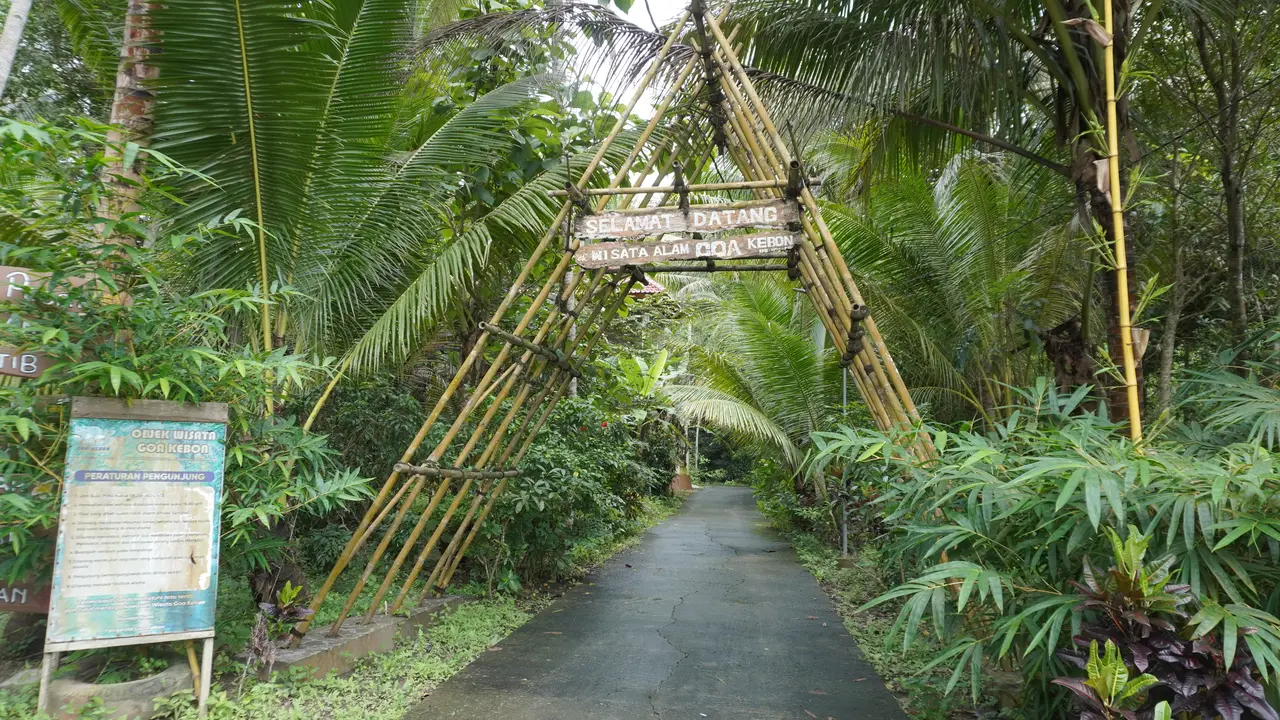Gerbang masuk menuju air terjun Goa Kebon di Desa Krembangan Kulon Progo