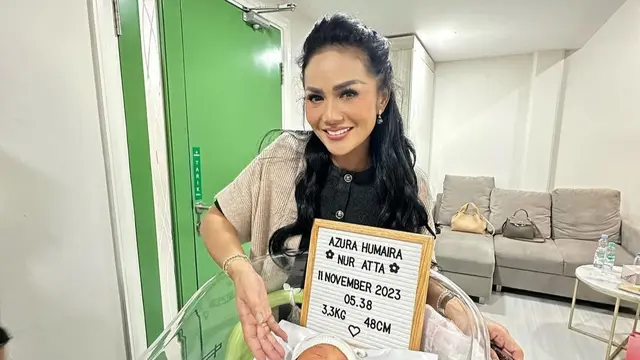 Potret Bahagia Krisdayanti Gendong Cucu