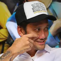 Tora Sudiro, sejak dulu memang memiliki banyak tato di tubuhnya. Dari sejumlah gambar, namun terdapat salah satu di antaranya yang terbilang unik dan memiliki makna yang cukup mendalam. (Bambang E.Ros/Bintang.com)