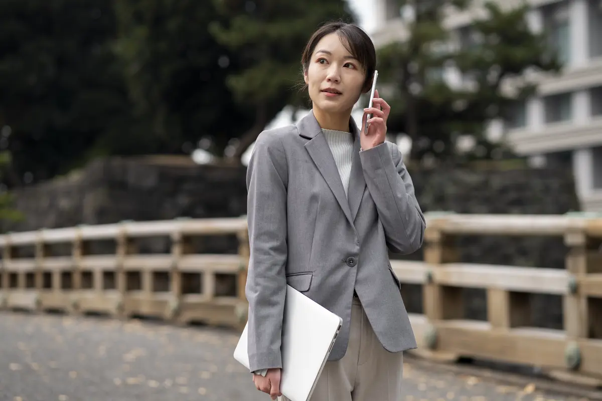 bekerja karir sukses mandiri cantik tersenyum baju jas