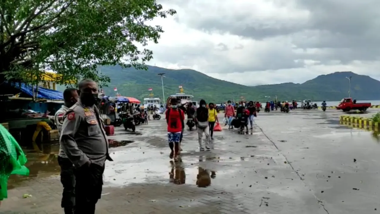 Cuaca Ekstrem, Relawan Kesulitan Menuju Lokasi Banjir Bandang di Pulau Adonara