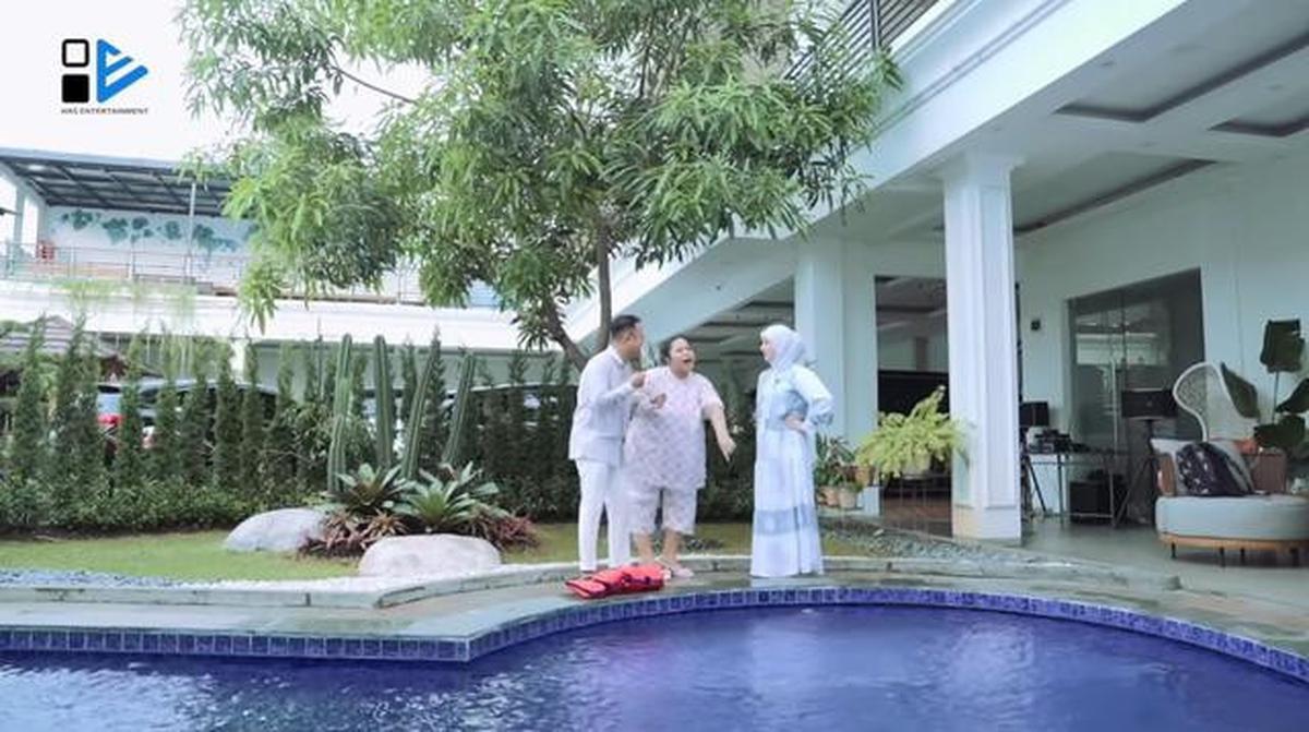 14 Potret Halaman Rumah Irish Bella dan Haldy Sabri, Estetik Bak Resort Pribadi