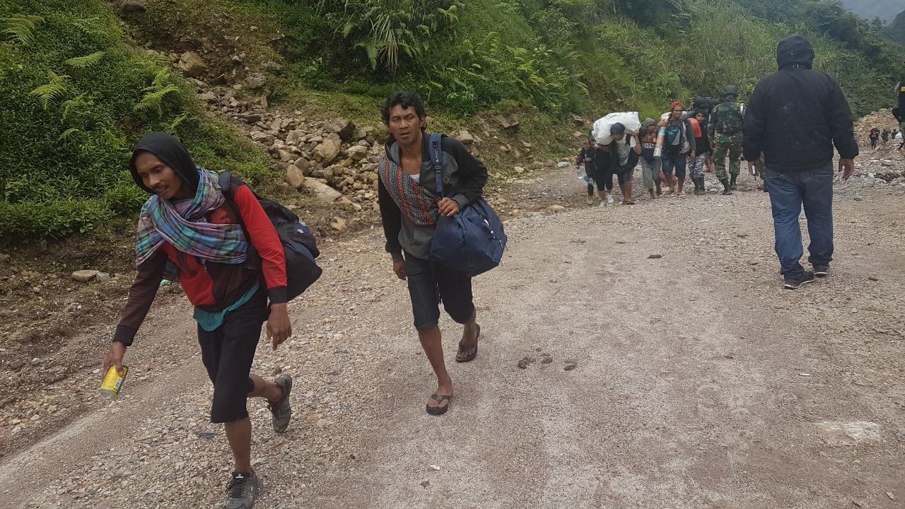 Kelompok Bersenjata Tembaki Mobil Freeport dan Pos Polisi