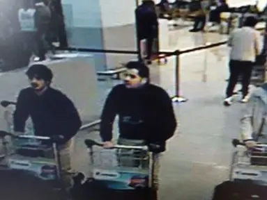 Otoritas Belgia merilis gambar tiga terduga pelaku serangan teror di Bandara Zaventem, ibu kota Brussels, Selasa (22/3/2016). Serangan di bandara menewaskan sedikitnya 14 orang. (BELGIAN FEDERAL POLICE/AFP)
