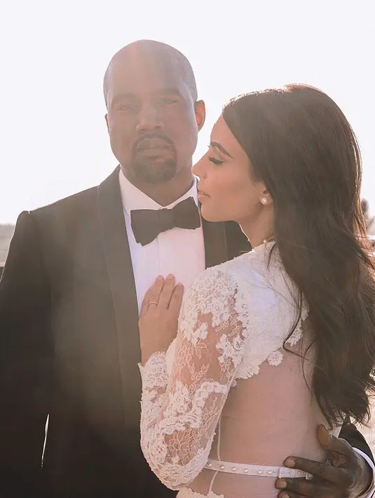 Penyakit Kanye sendiri datan usai menghadiri pernikahan Pusha T di Virginia Beach bersama dengan Kim Kardashian. (instagram/kimkardashian)