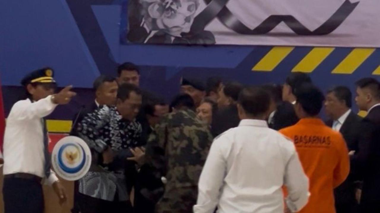 Menteri KKP Pingsan Saat Upacara Penghormatan Korban Kecelakaan Pesawat ATR, Ini Kondisinya