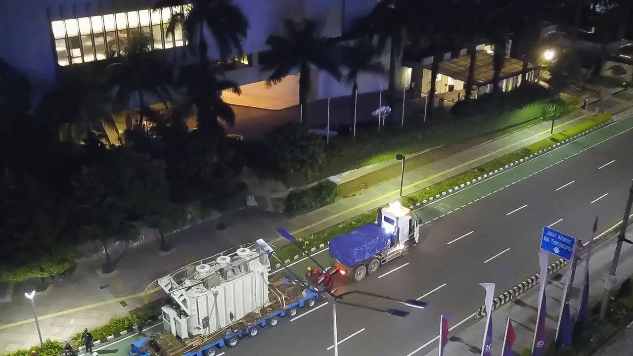 PT PLN (Persero) Unit Induk Transmisi Jawa Bagian Barat melakukan peremajaan pada beberapa material transmisi utama (MTU). (Dok PLN)