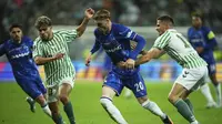Aksi Cole Palmer dalam laga final UEFA Conference League antara Real Betis vs Chelsea, Kamis (29/5/2025). (AP Photo/Petr David Josek)