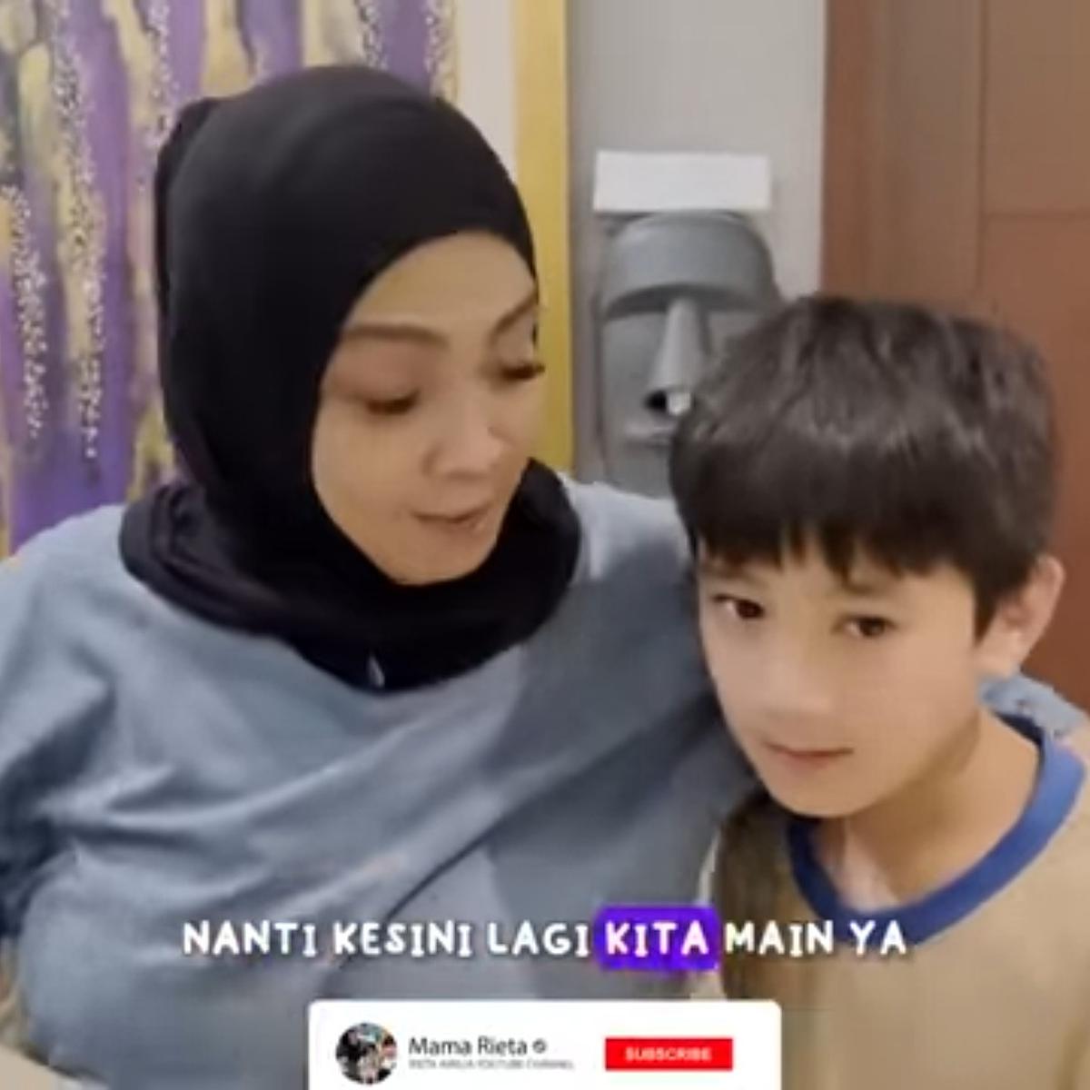 Potret Rafathar Bergaya ala Dilan Bilang 'Rindu Itu Berat' ke Rieta Amilia, 'Bank Pusat' Auto Gemas