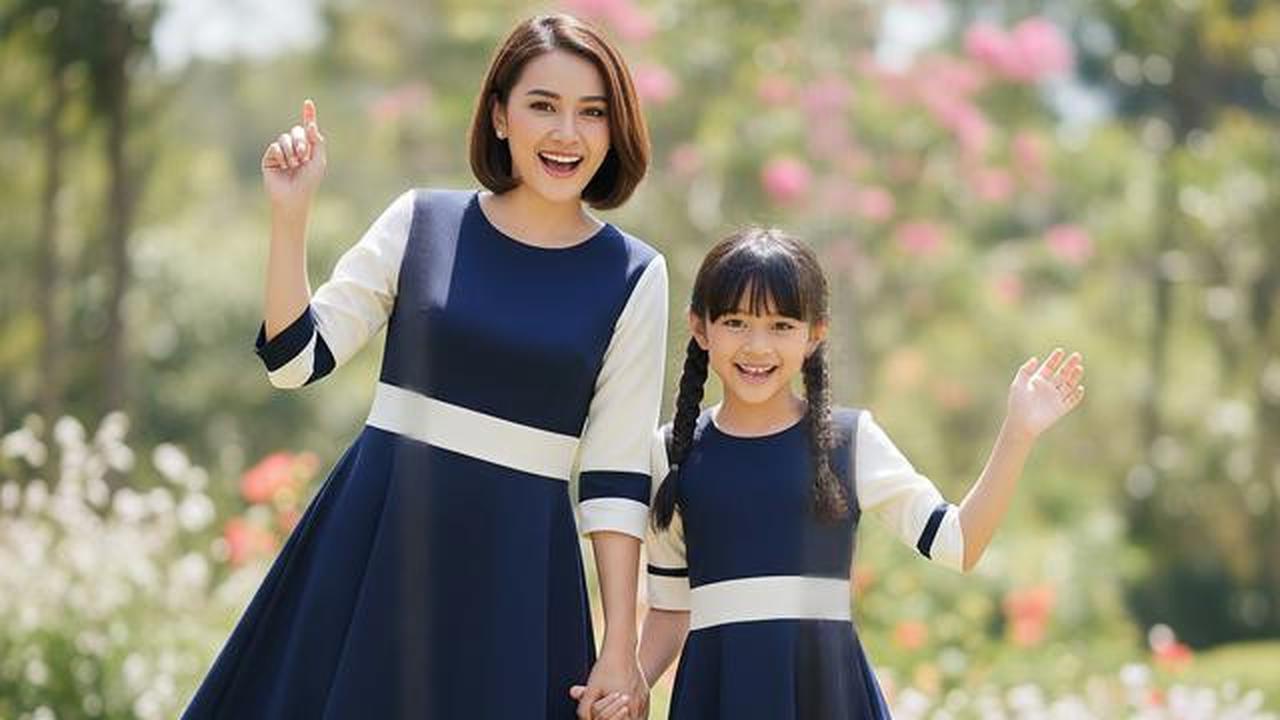 7 Model Dress Couple Ibu dan Anak yang Bikin Tampilan Makin Kompak