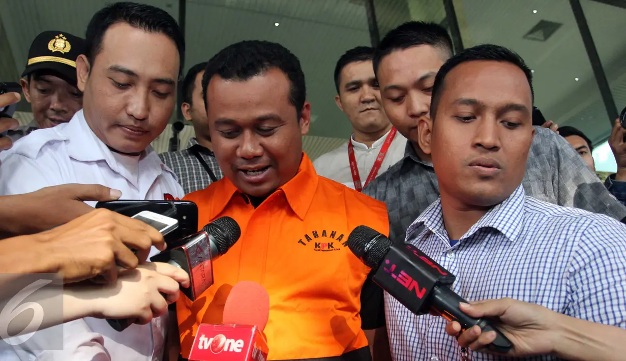 Bupati Subang, Ojang Suhandi memberi keterangan usai diperiksa KPK, Jakarta, Selasa (12/4). Ojang Suhandi ditahan terkait kasus dugaan suap rencana penuntutan dalam kasus penggelapan dana BPJS. (Liputan6.com/Helmi Afandi)