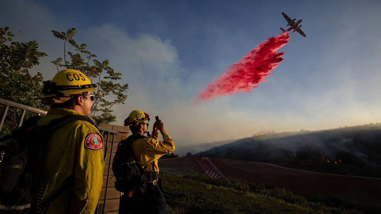 FOTO: Kebakaran Sandy Meluas Ribuan Warga Dievakuasi di California