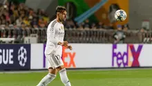 Raul Asencio mengontrol bola dalam pertandingan Liga Champions antara Kairat Almaty dan Real Madrid di Stadion Ortalyk, Almaty, Kazakhstan, Selasa, 30 September 2025. (AP Photo/Alikhan Sariyev)