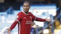 Virgil van Dijk. Bek asal Belanda ini didatangkan Liverpool pada pertengahan musim 2017/2018 dari Southampton dengan nilai transfer 75 juta Poundsterling, lebih besar dari penawaran Manchester United kepada Southampton meski lebih dulu bernegosiasi. (AFP/Matt Dunham/Pool)