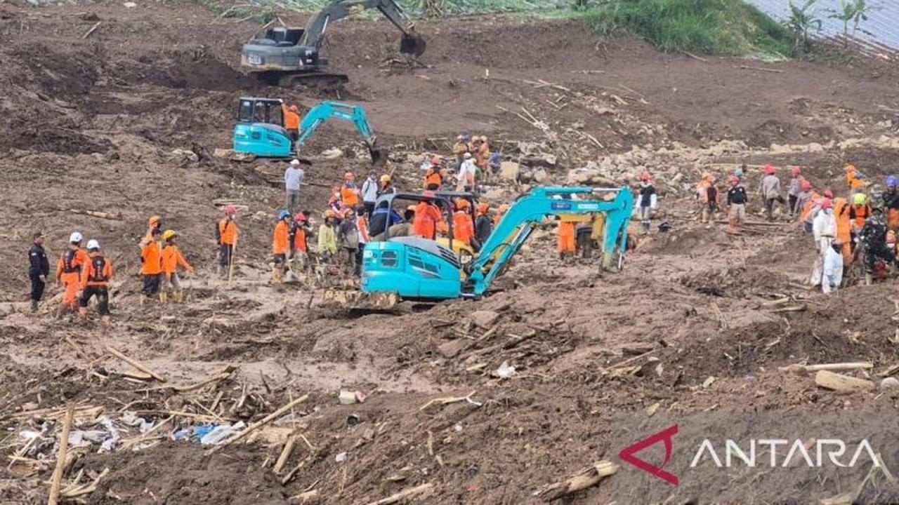 Tim SAR Evakuasi Empat Kantong Jenazah Lagi, Total 64 Korban Longsor Cisarua