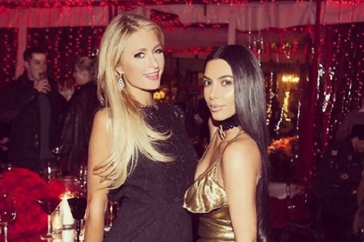 Paris Hilton dan Kim Kardashian bertemu di malam Natal. (Instagram/parishilton)