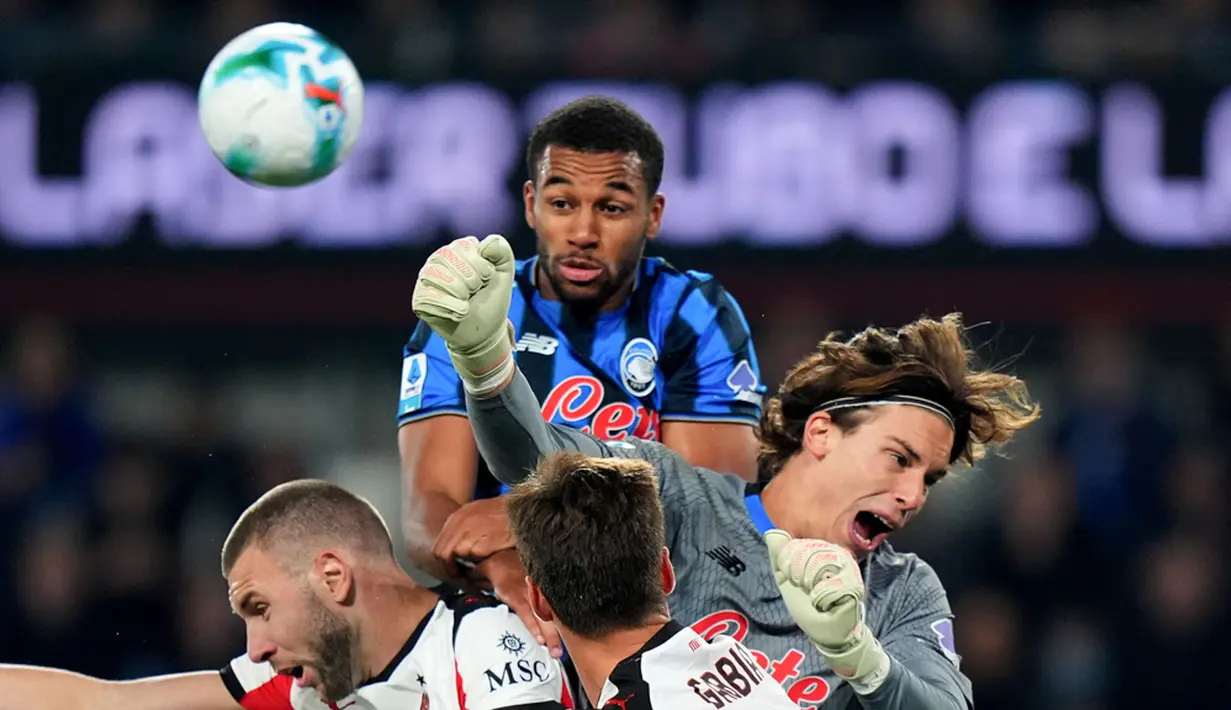 Pertandingan berjalan ketat dengan tempo tinggi. Milan tampil efektif di awal laga, sementara Atalanta mendominasi penguasaan bola dan menekan hingga akhir pertandingan. (Spada/LaPresse via AP)