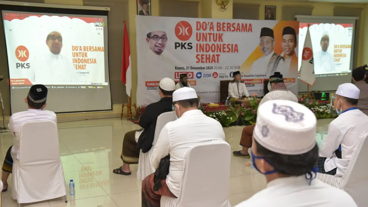 DPP Partai Keadilan Sejahtera (PKS) menggelar Doa Bersama untuk Indonesia Sehat di malam penghujung 2020, Kamis, 31 Desember 2020.