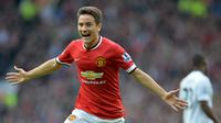 Gelandang Manchester United, Ander Herrera, mulai khawatir dengan nasibnya di Old Trafford karena hanya menjadi pilihan kedua. (EPA/PETER POWELL)