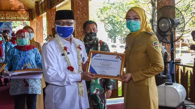 Purwakarta Raih Penghargaan Sejuta Akseptor KBPurwakarta Raih Penghargaan Sejuta Akseptor KB