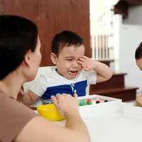 Cara mengatasi kelilipan pada anak. (pexels.com/@jep-gambardella)