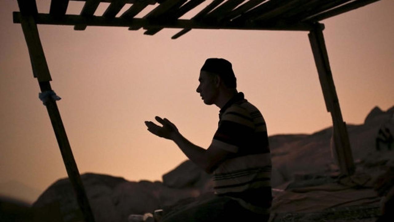 Berdoa di Jabal Thawr, tempat sembunyi Rasulullah dari orang Quraisy