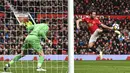 Aksi pemain Manchester United, Juan Mata melakukan kontrol bola saat melawan Swansea City pada laga Premier League di Old Trafford, (31/3/2018).  Manchester United menang 2-0. (Anthony Devlin/PA via AP)