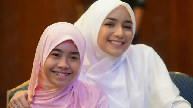 6 Potret Alifa Lubis Pakai Hijab, Beranjak Remaja Makin Memesona