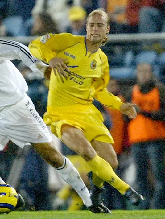 Walter Samuel didatangkan Real Madrid usai tampil impresif bersama AS Roma dengan nilai transfer 25 juta euro tahun 2004. Tapi kariernya bersama Madrid tidak berjalan sesuai harapan dan semusim berselang ia dilego ke Inter. (AFP/Jose Jordan)