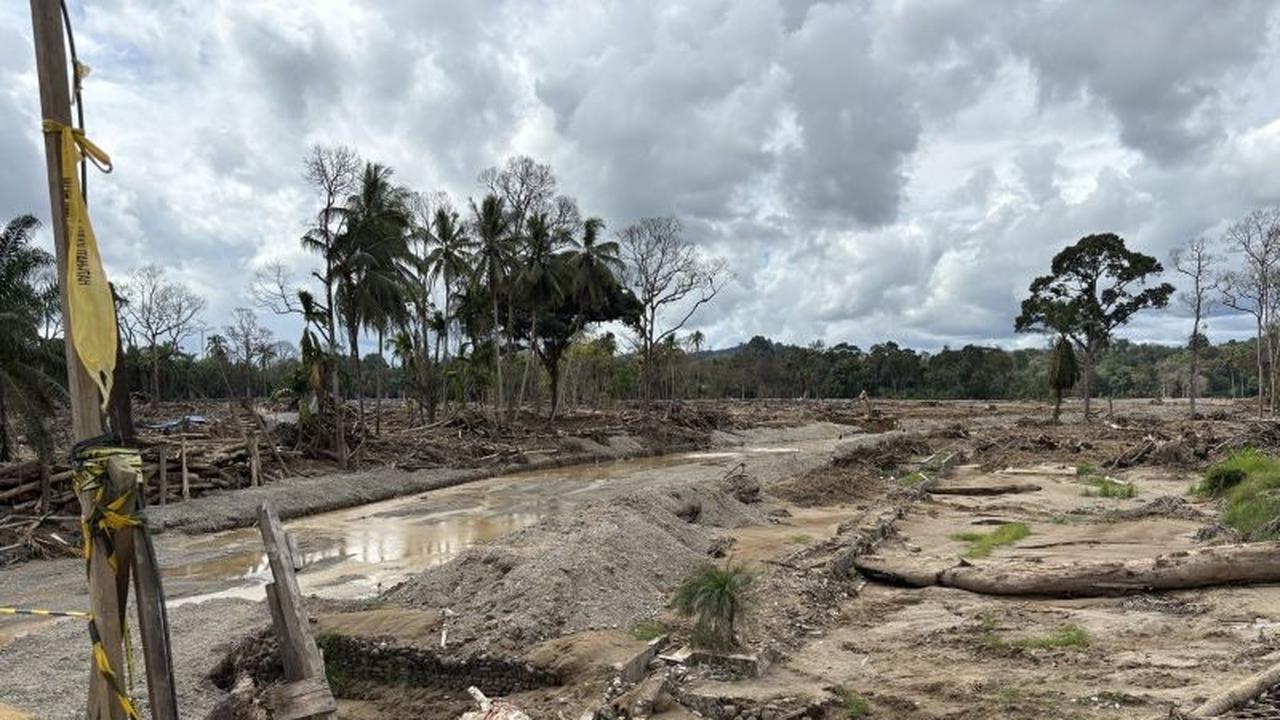 Bupati Tapsel Mendesak Pengadaan Alat Berat Amfibi dan Jembatan Permanen untuk Atasi Bencana