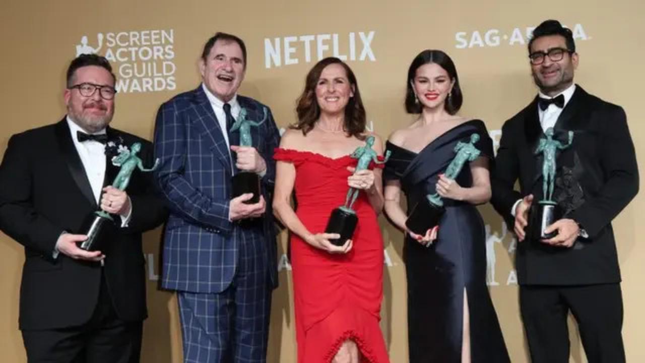 6 Potret Selebriti dengan Busana Terbaik di SAG Awards 2025, Ada Timothee Chalamet hingga Selena Gomez